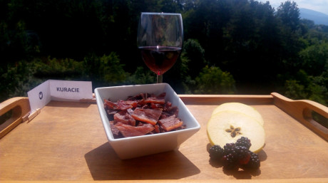 chicken-wine-apple-berries